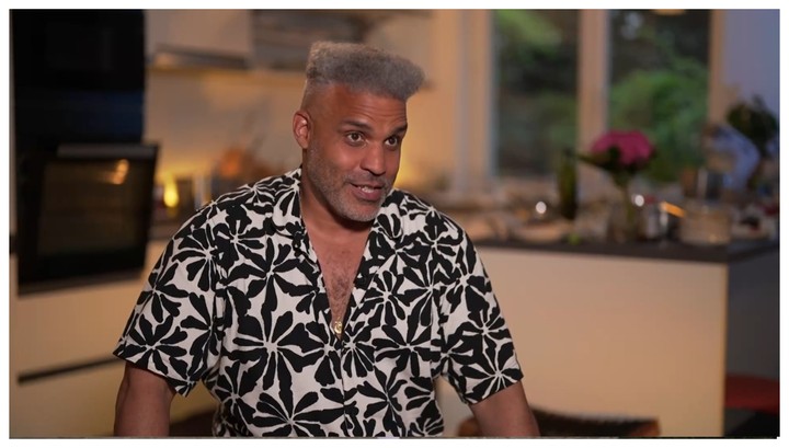 Bez servítky, Tony Moisés